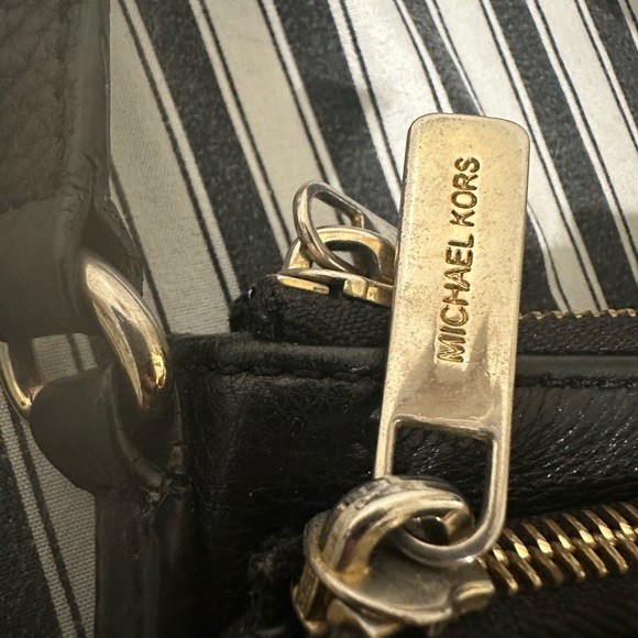 Michael Kors Black Pebble Crossbody Bag - Picture 4 of 7